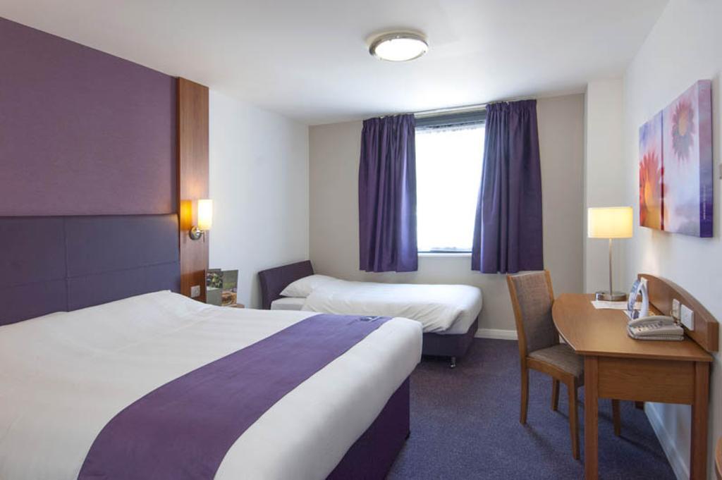 Premier Inn Epsom Central Zimmer foto