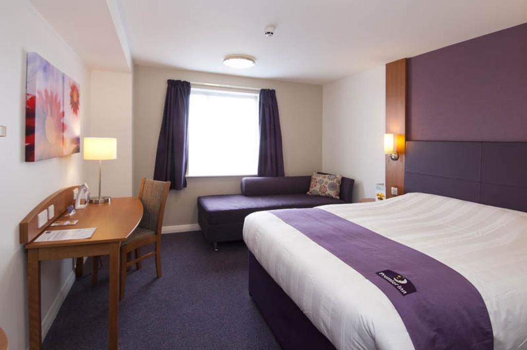 Premier Inn Epsom Central Zimmer foto