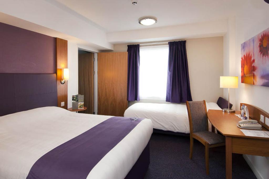 Premier Inn Epsom Central Zimmer foto